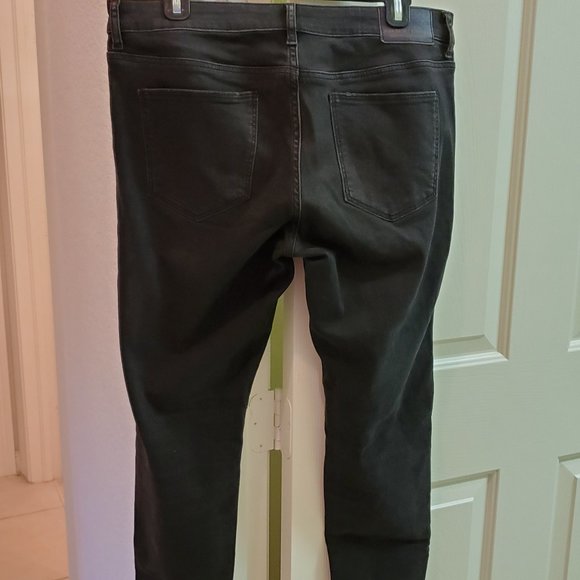 Zara Black Distressed Jeans - Picture 3 of 3